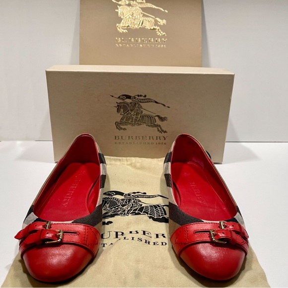 **SOLD** Burberry | Avonwick Housecheck Flats - Picture 1 of 12